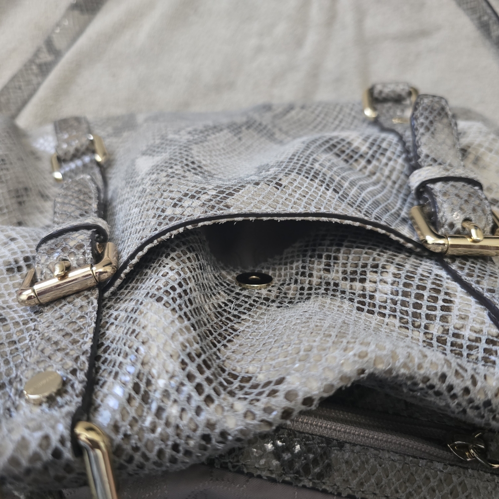 MICHAEL Michael Kors Gray Crossbody Bag with Elegant Snakeskin Print - Picture 8 of 11